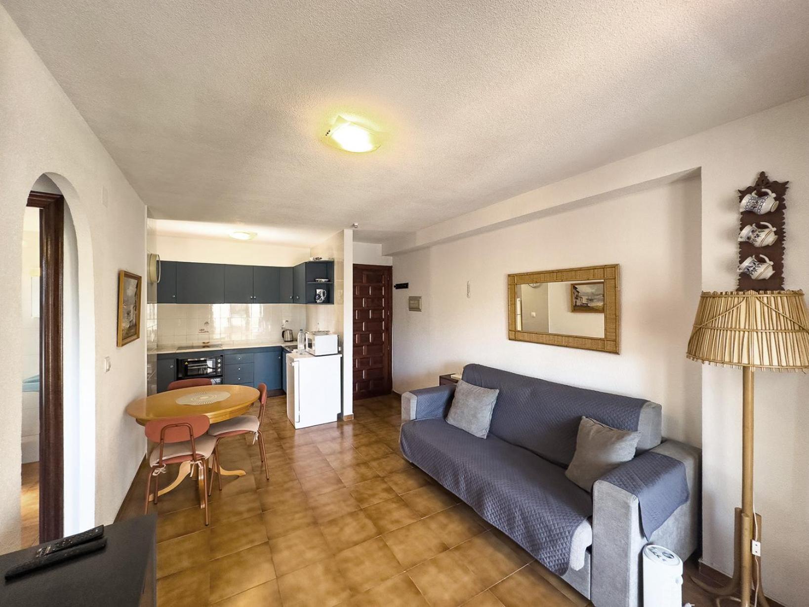 Residential With Pool, 500 Meters To The Beach オリウエラ エクステリア 写真
